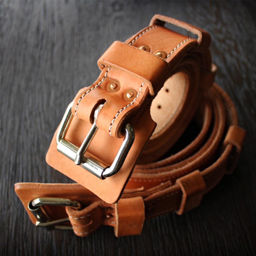 Leather luggage straps for securing luggage